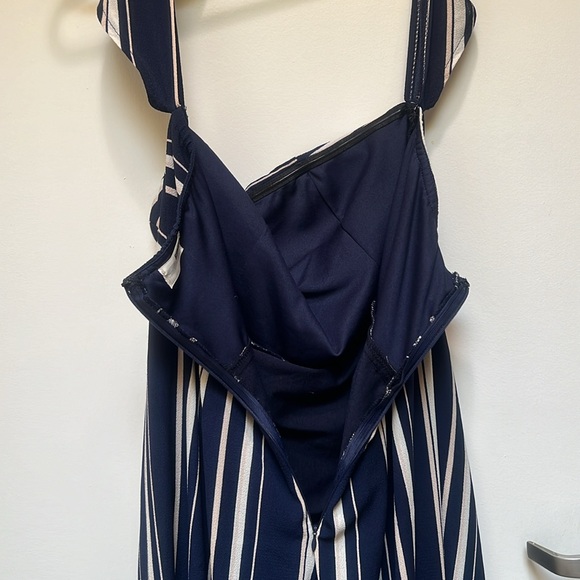 Dress - Picture 4 of 6